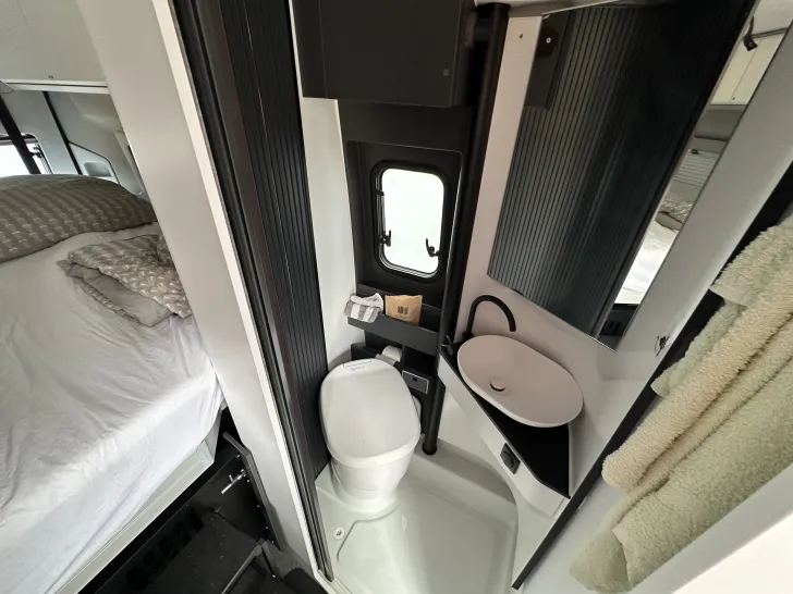 Fahrzeugbild Adria Twin Supreme 640 SGX Vollausstattung, Hubstützen #10