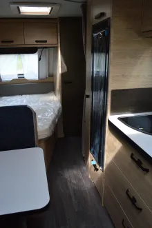 Fahrzeugbild Weinsberg CaraOne 500 FDK Deckenschrank statt Ablagen #9