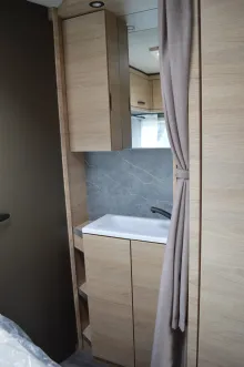Fahrzeugbild Weinsberg CaraOne 500 FDK Deckenschrank statt Ablagen #10