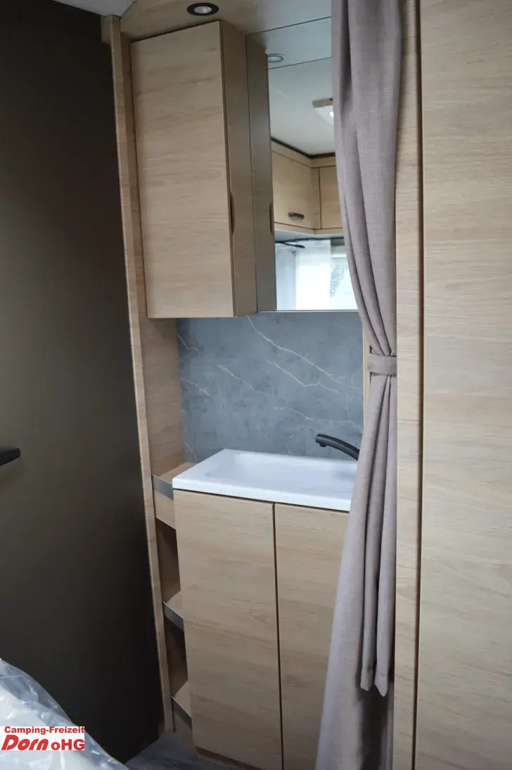 Fahrzeugbild Weinsberg CaraOne 500 FDK Deckenschrank statt Ablagen #10