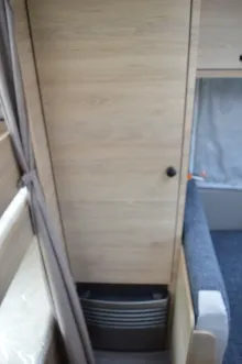 Fahrzeugbild Weinsberg CaraOne 500 FDK Deckenschrank statt Ablagen #17