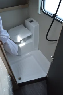 Fahrzeugbild Weinsberg CaraOne 500 FDK Deckenschrank statt Ablagen #18
