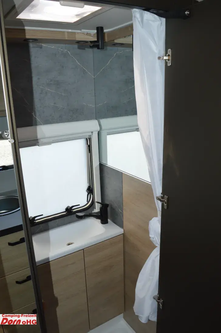 Fahrzeugbild Weinsberg CaraOne 500 FDK Deckenschrank statt Ablagen #22