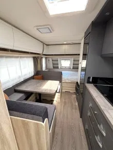 Fahrzeugbild Hobby De Luxe 490 KMF #3
