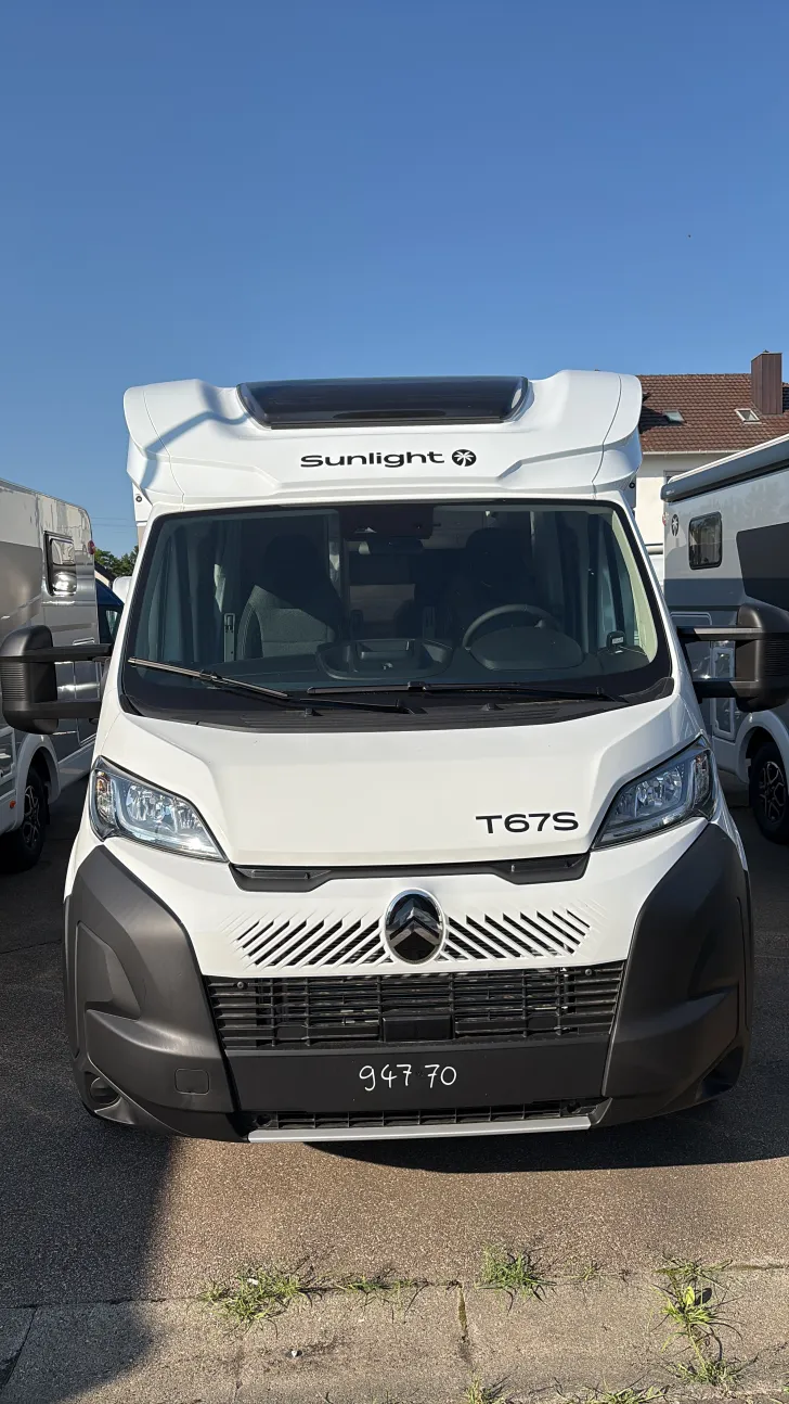 Frontal Vorne Sunlight T 67S