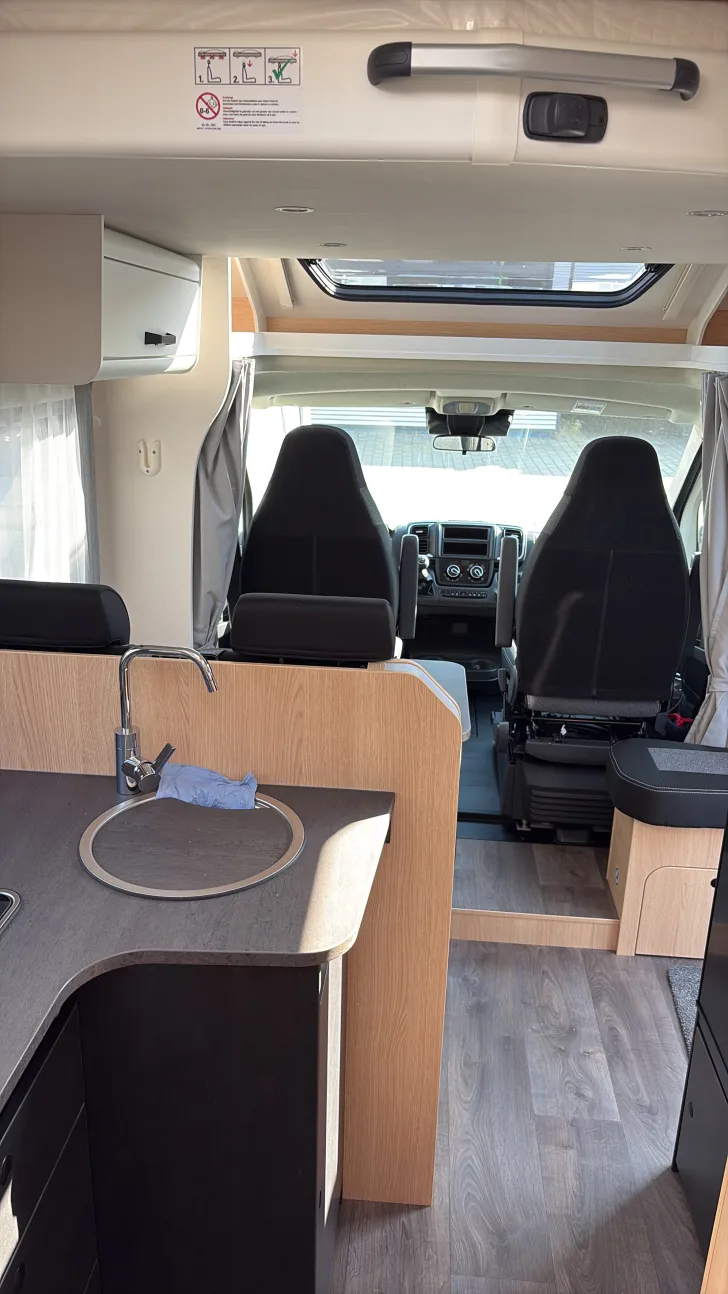 Sicht vorne-hinten Sunlight T 67S