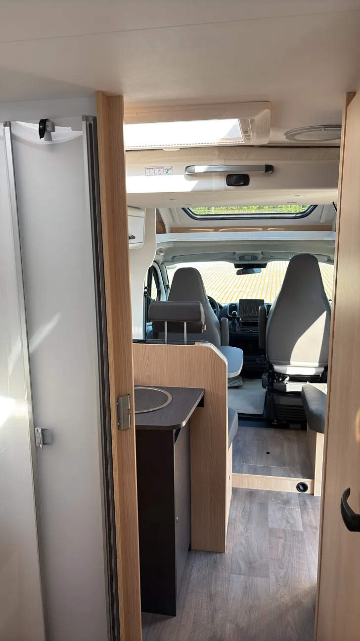 Sicht vorne-hinten Sunlight T 68 Adventure Edition Sofort verfügbar