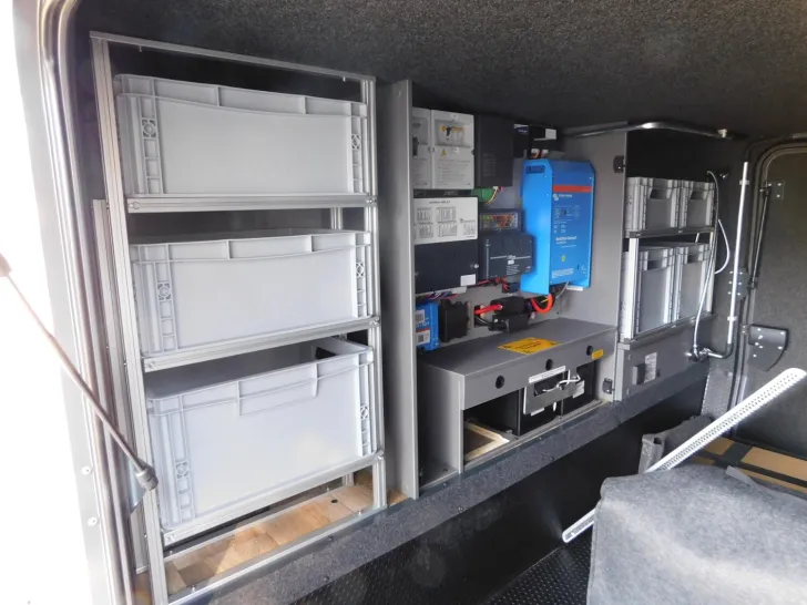 Fahrzeugbild Niesmann + Bischoff iSmove 6.9 E AHK, Gastank, Hubbett, Solar, ALDE #8