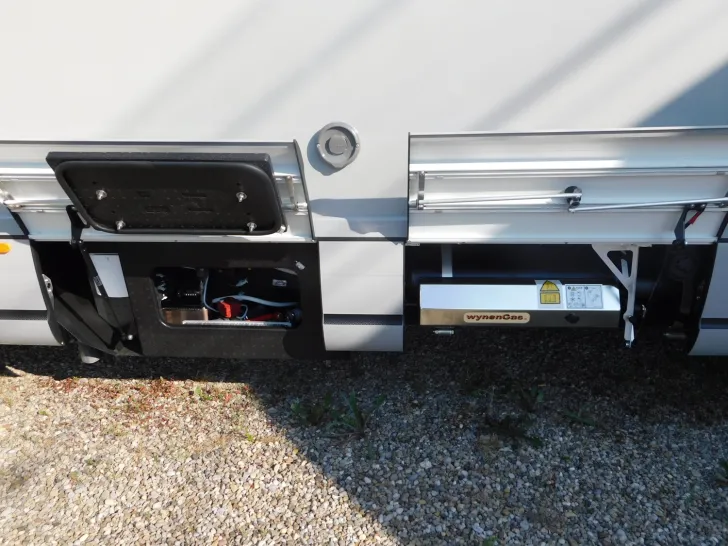 Fahrzeugbild Niesmann + Bischoff iSmove 6.9 E AHK, Gastank, Hubbett, Solar, ALDE #9