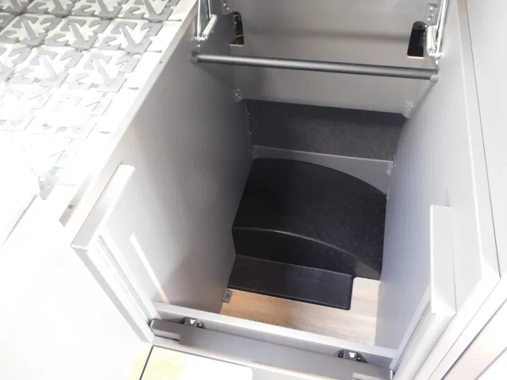Fahrzeugbild Niesmann + Bischoff iSmove 6.9 E AHK, Gastank, Hubbett, Solar, ALDE #22