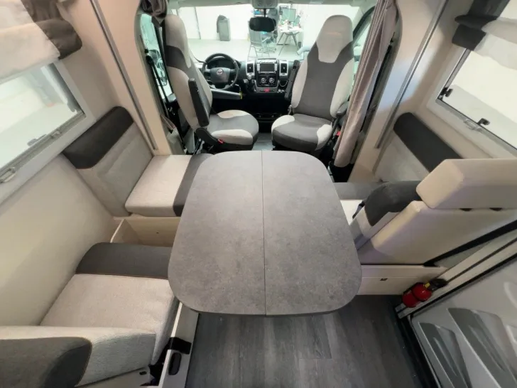 Fahrzeugbild Chausson VIP 650/1.Hand/Hubbett/Solar/FINANZIERUNG #8