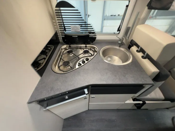 Fahrzeugbild Chausson VIP 650/1.Hand/Hubbett/Solar/FINANZIERUNG #13