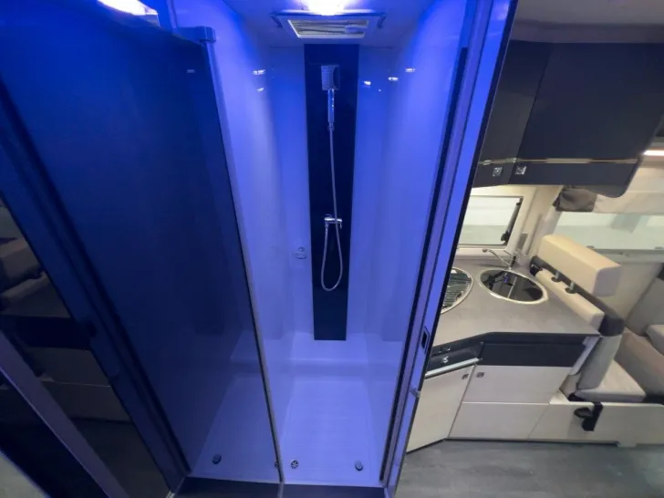 Fahrzeugbild Chausson VIP 650/1.Hand/Hubbett/Solar/FINANZIERUNG #15