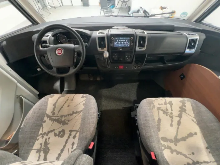 Fahrzeugbild LMC I675 G Sportline/Eunzelbetten+Hubbett/Markise #7