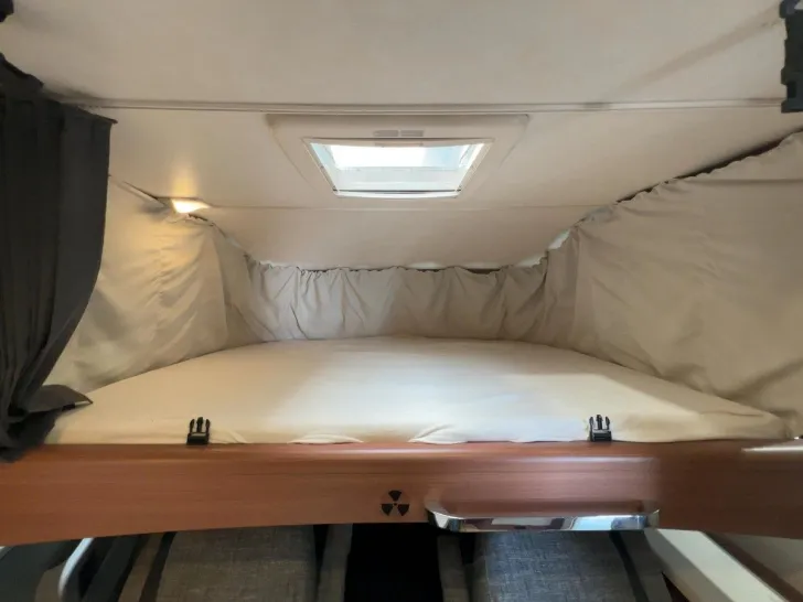 Fahrzeugbild LMC I675 G Sportline/Eunzelbetten+Hubbett/Markise #13