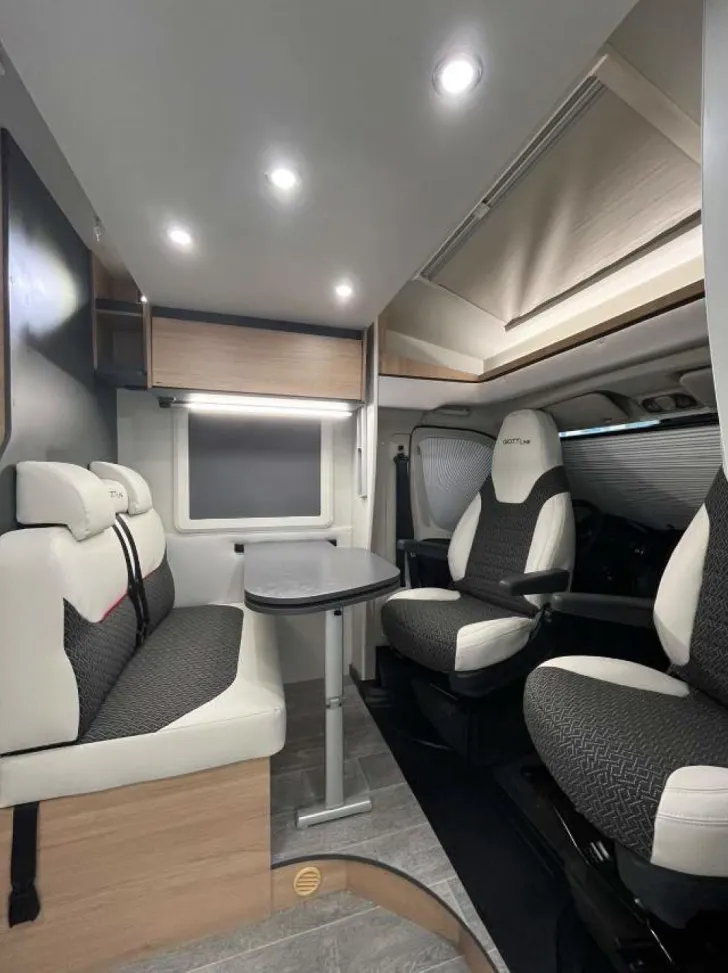 Fahrzeugbild GIOTTILINE Compact CX69 Premiere Edition Queensbett #2