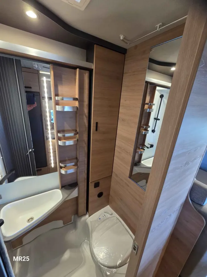 Fahrzeugbild Knaus L!VE WAVE 650 MEG Black Selection UNBENUTZT, SOFORT VERFÜGBAR! #21