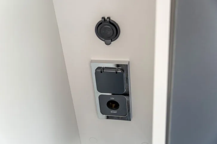 Fahrzeugbild Ahorn Camp Van 550 *Außendusche*Markise*RFK* #21