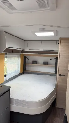 Sicht vorne-hinten Fendt Apero 495 SFB sehr gepflegt