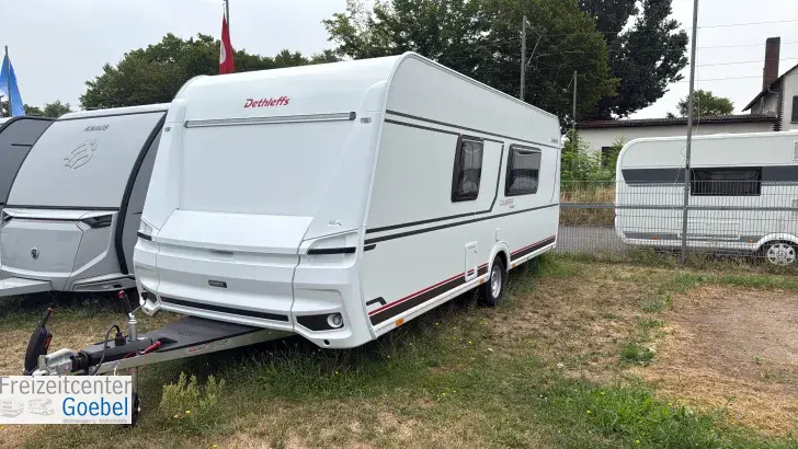 Schräg Vorne Dethleffs Camper 530 FSK