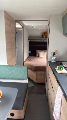 Sicht vorne-hinten Dethleffs Camper 530 FSK