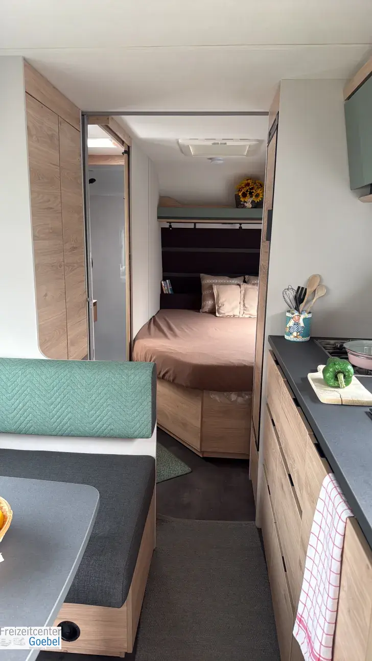 Sicht vorne-hinten Dethleffs Camper 530 FSK