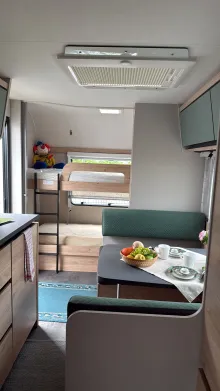 Sicht vorne-hinten Dethleffs Camper 530 FSK