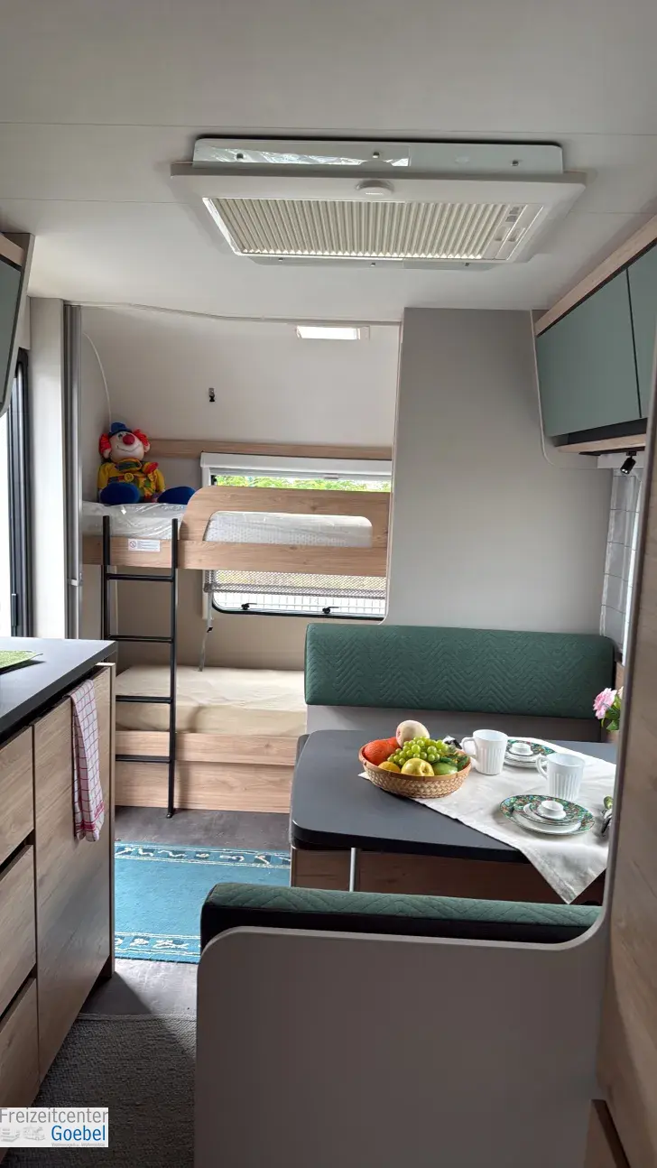 Sicht vorne-hinten Dethleffs Camper 530 FSK
