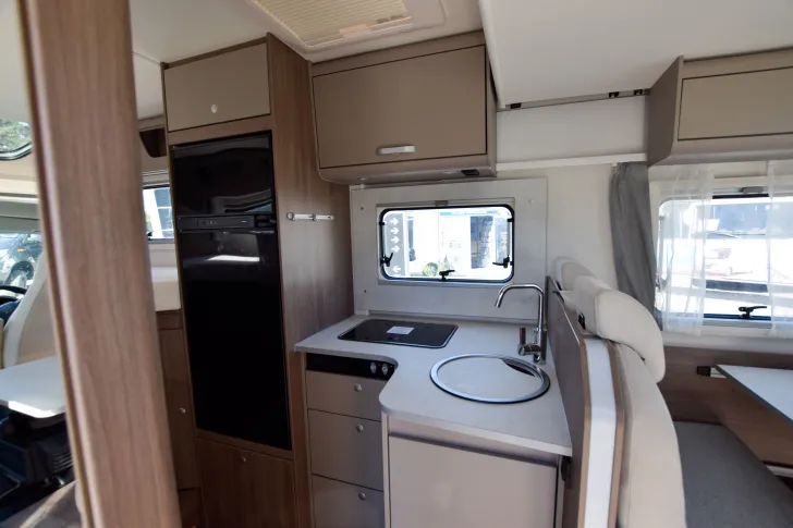 Fahrzeugbild Carado T448 pro+ *Hubbett* #14