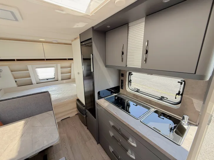 Fahrzeugbild Hobby De Luxe 490 KMF Modelljahr 2027 ausgestellt! #19