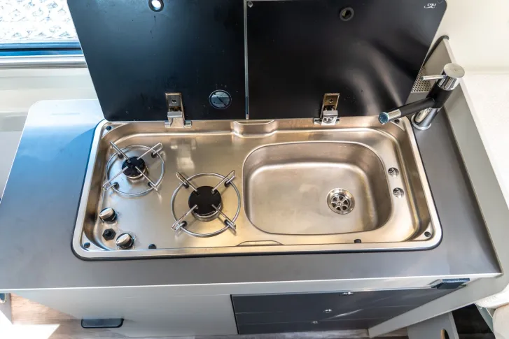 Fahrzeugbild Ahorn Camp Van 550 *Außendusche*Markise*Kamera #14