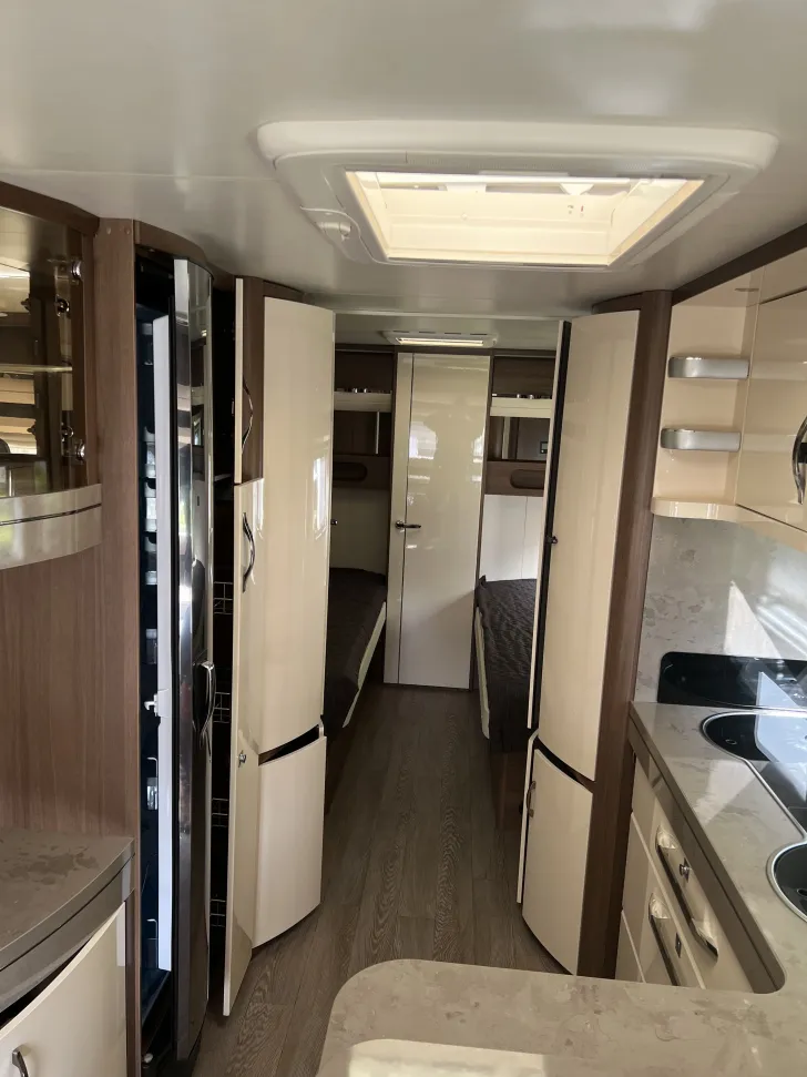 Fahrzeugbild Hobby Prestige 720 WLC Top zustand Standwagen auf Cam #7