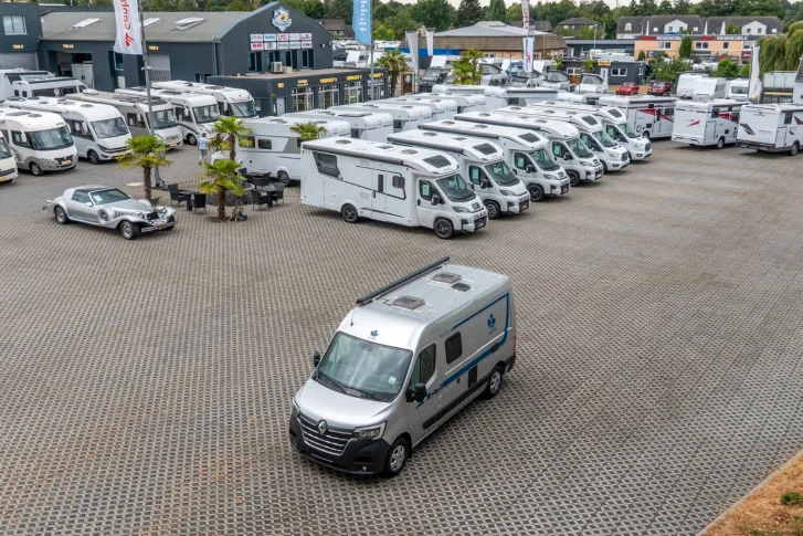 Fahrzeugbild Ahorn Camp Van 550 *Automatik*Kamera*Außendusche #1