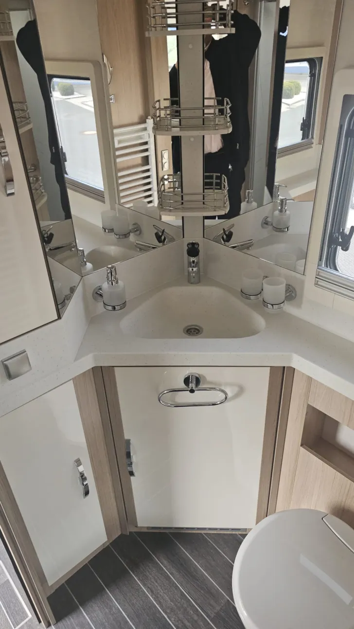 Fahrzeugbild Phoenix Midi-Alkoven Daily 7200 RSL NEUFAHRZEUG Modell 26/27 #10