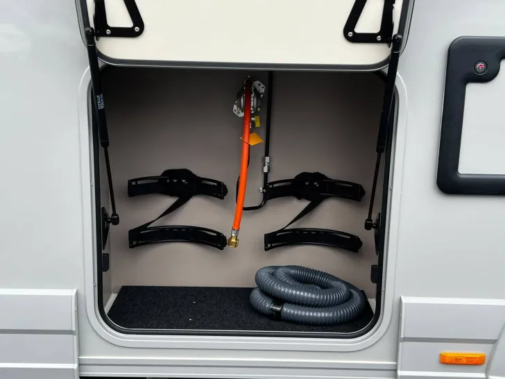 Fahrzeugbild Eura Mobil Integra Line GT 726 EF Comfort Dachklima+Backo. #8