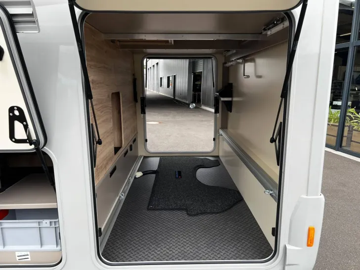 Fahrzeugbild Eura Mobil Integra Line GT 726 EF Comfort Dachklima+Backo. #9