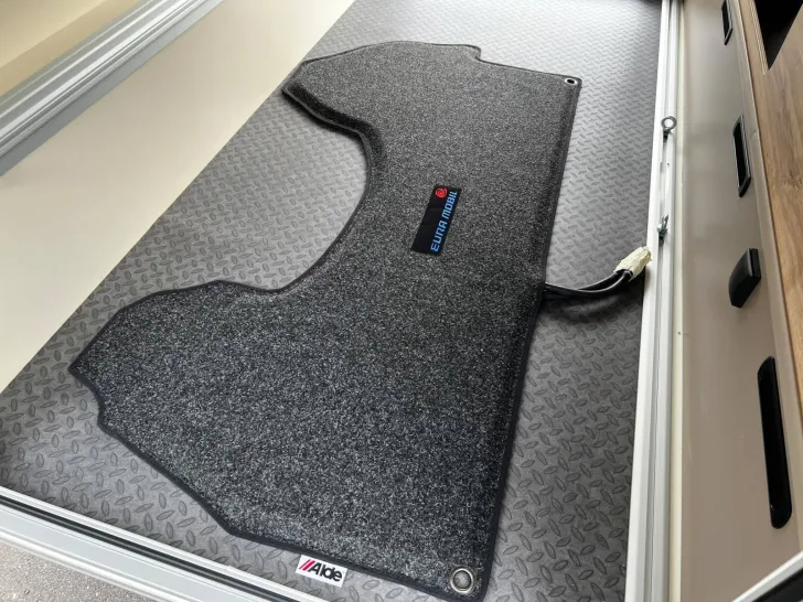 Fahrzeugbild Eura Mobil Integra Line GT 726 EF Comfort Dachklima+Backo. #10