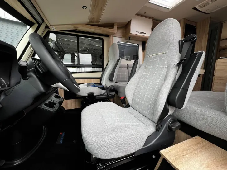 Fahrzeugbild Eura Mobil Integra Line GT 726 EF Comfort Dachklima+Backo. #18