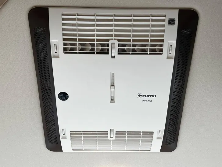 Fahrzeugbild Eura Mobil Integra Line GT 726 EF Comfort Dachklima+Backo. #20