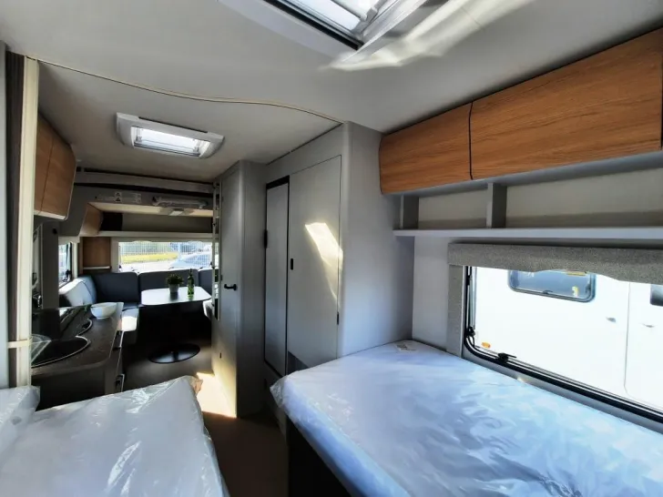 Fahrzeugbild Bürstner B66 Plus 520 TL Verfüg./Sparen Sie 4.630,- € #9