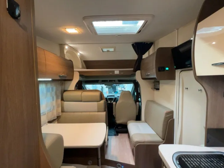 Fahrzeugbild Chausson Flash C626/ETTAGENBETTEN/6 Schlafplätze / TOP #10