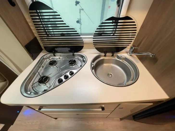 Fahrzeugbild Chausson Flash C626/ETTAGENBETTEN/6 Schlafplätze / TOP #15