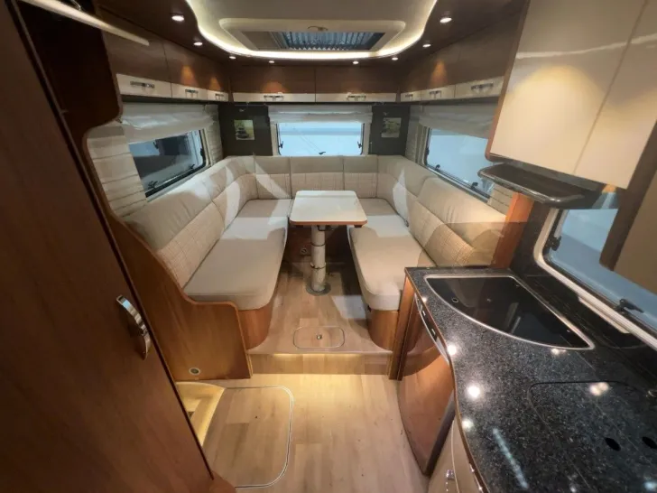 Fahrzeugbild Frankia Exclusiv 640/Rundsitzgruppe/Heckgarage #8