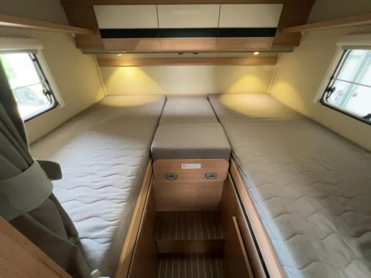 Fahrzeugbild Orangecamp T 743/Einzelbetten+Hubbett/Markise #12