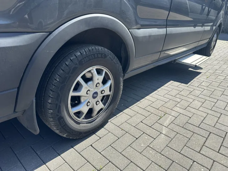 Fahrzeugbild LMC Innovan Ford 590 Super Adventure-Mobil #21