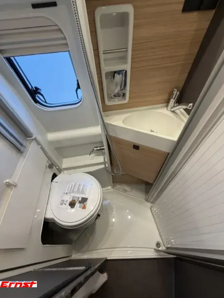 Fahrzeugbild Malibu Van First Class - Two Rooms 640 LE RB charming GT skyview #6