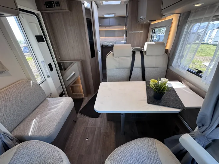 Fahrzeugbild Carado T328 *140PS*Automatik*5. Sitzplatz*Hubbett* #10