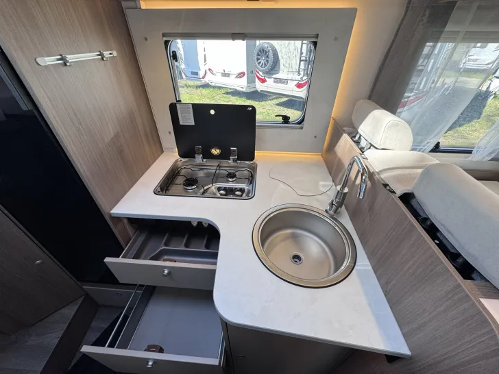 Fahrzeugbild Carado T328 *140PS*Automatik*5. Sitzplatz*Hubbett* #13