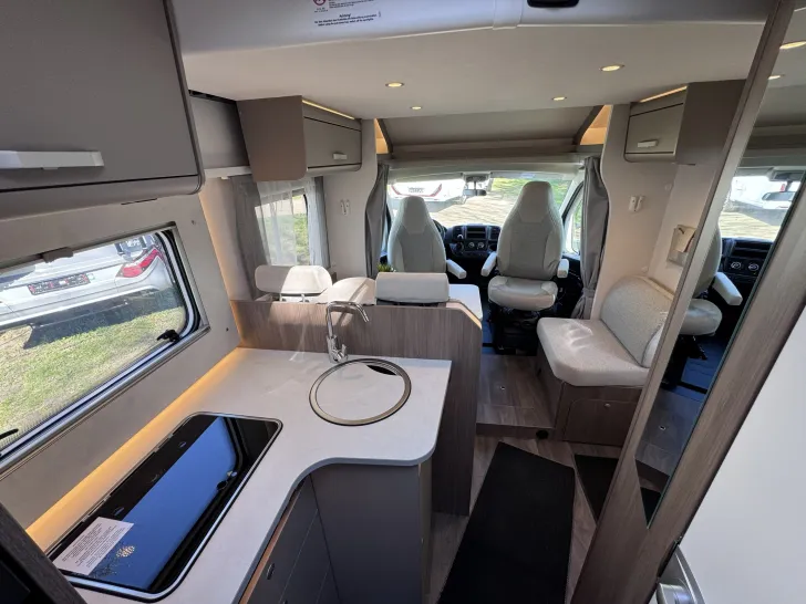 Fahrzeugbild Carado T328 *140PS*Automatik*5. Sitzplatz*Hubbett* #17