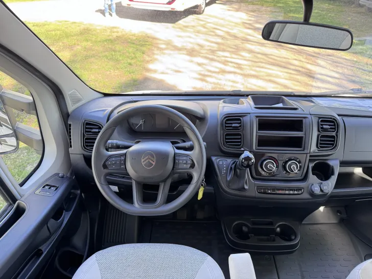 Fahrzeugbild Carado T328 *140PS*Automatik*5. Sitzplatz*Hubbett* #28